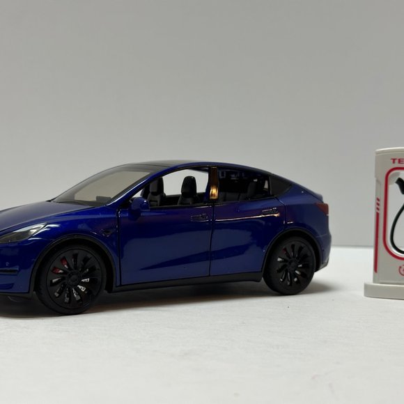 1:24 Tesla Model Y Diecast With Headlight & Taillight LED Blue - Picture 2 of 8
